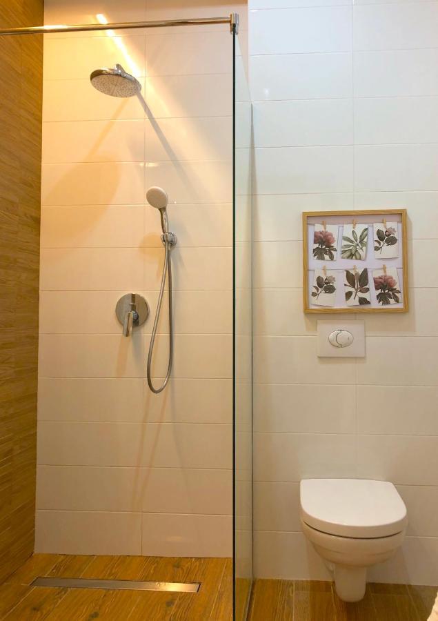Centrally Located Apartment Overlooking Vermanes Park 리가 외부 사진