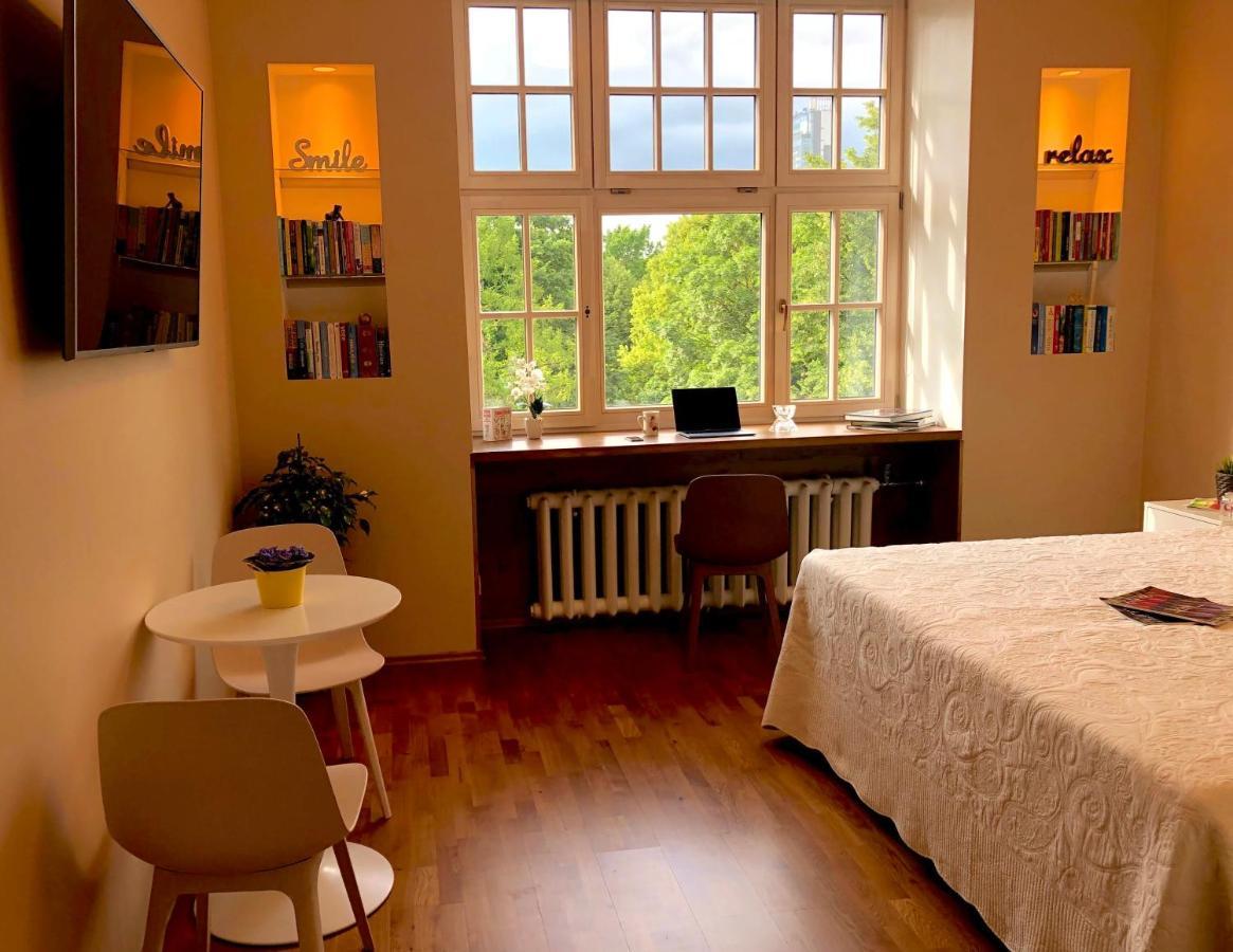 Centrally Located Apartment Overlooking Vermanes Park 리가 외부 사진